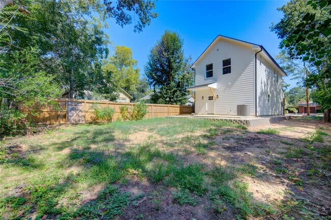 Building Photo - 11 E Obryant St