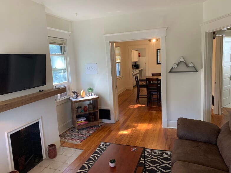 Living room - 3402 Brotherton Rd