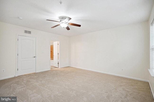 Building Photo - 22936 Spicebush Dr