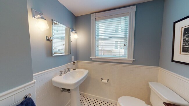 Building Photo - 52 Hillsdale Rd