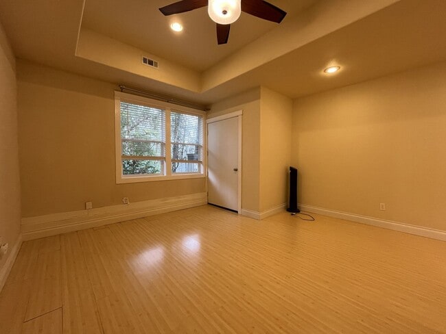 Building Photo - Modern Townhome Near OHSU with 3 Bedrooms Each with Private En-Suite Bath