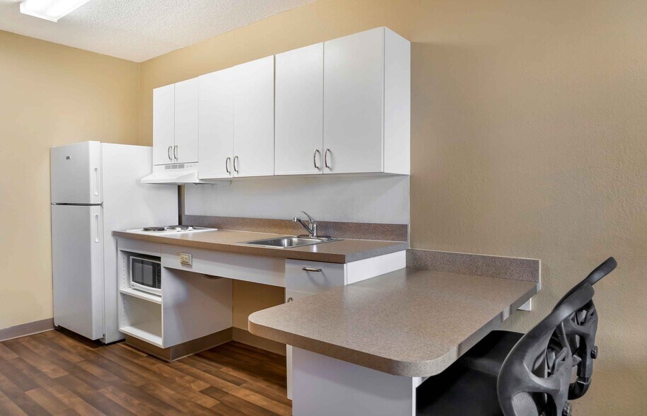 Building Photo - Furnished Studio-Toledo - Holland
