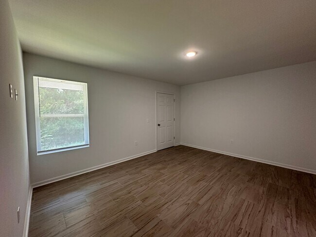 Building Photo - 230 Charleston Dr
