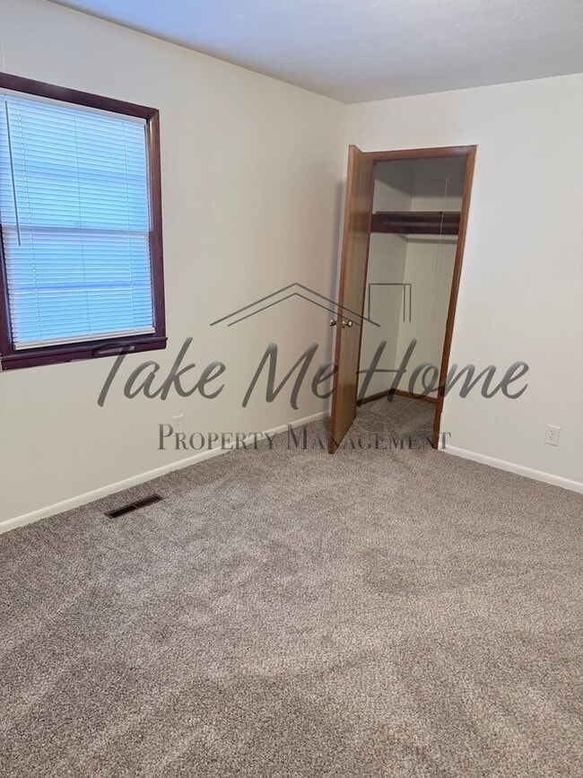 Building Photo - Charming 2-Bed, 1-Bath Home for Rent in All-Brick Fourplex