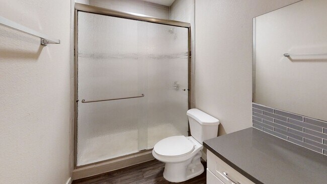 Building Photo - Beautiful House on Manhasset! Great Views! (Lease out, pending signatures. Check back in a few da...