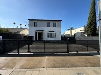 Building Photo - 1441 1/2 N Ave 47