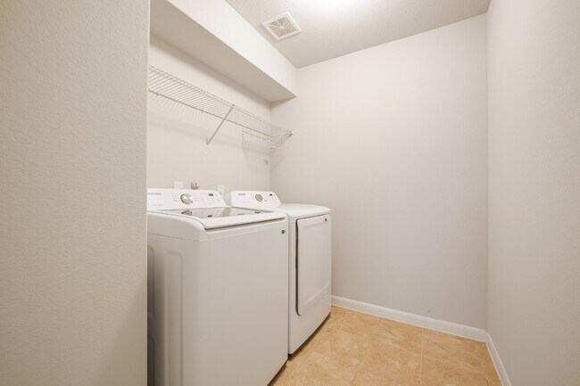 Building Photo - Charming 3-Bedroom with 2 Baths Cottonwood...