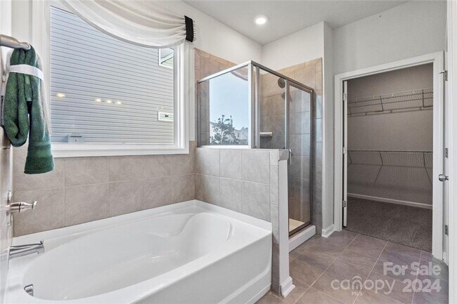 Building Photo - Captivating Family Home | 4 BR/3BA | 2 Car Garage | Backyard