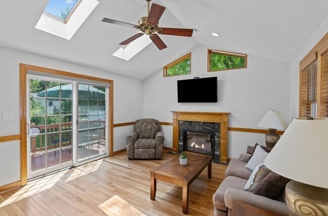 Building Photo - 58 Brandon St