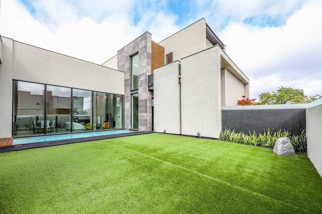 Building Photo - 3013 George Martin Dr