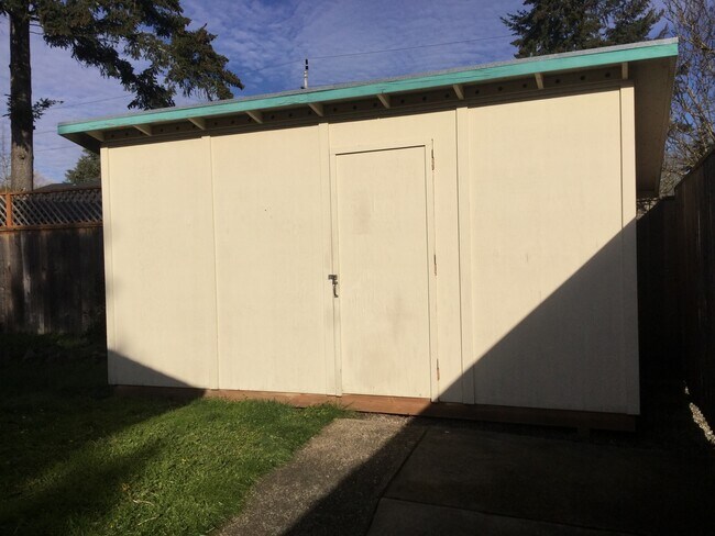 Building Photo - Price Reduced! Charming Home with Large Ya...