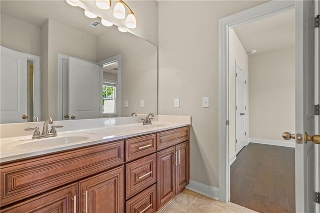 Building Photo - 710 Deer Holw Trce