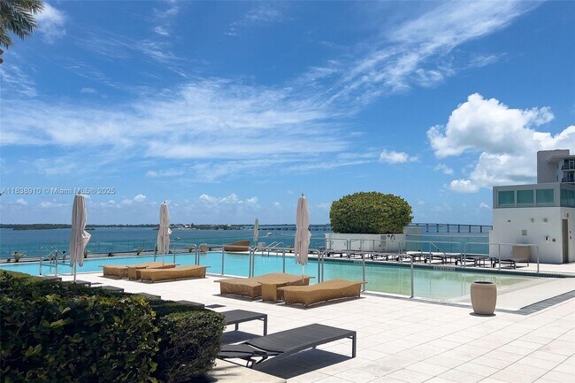 Building Photo - 1331 Brickell Bay Dr