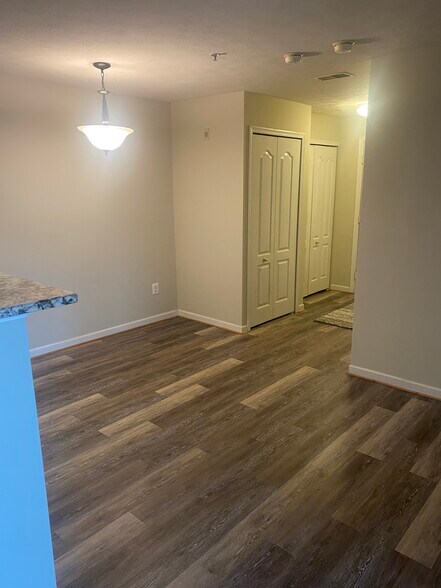 Building Photo - 8911 Town Center Cir