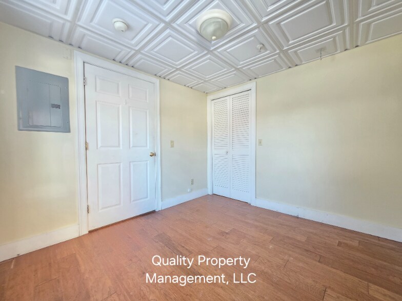 Building Photo - 128 Hammond St