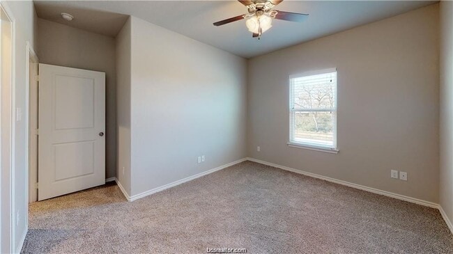 Building Photo - 2838 Papa Bear