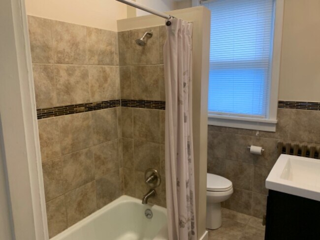 Building Photo - 313 311 Augusta St