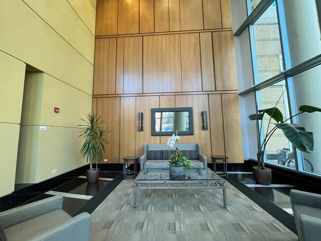 Building Photo - 345 N La Salle Dr