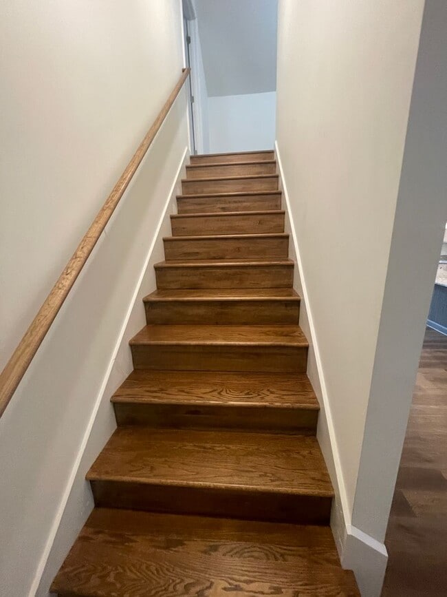 Building Photo - 350 Pinewood Cir