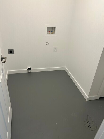 Building Photo - 14907 E 2nd Ave