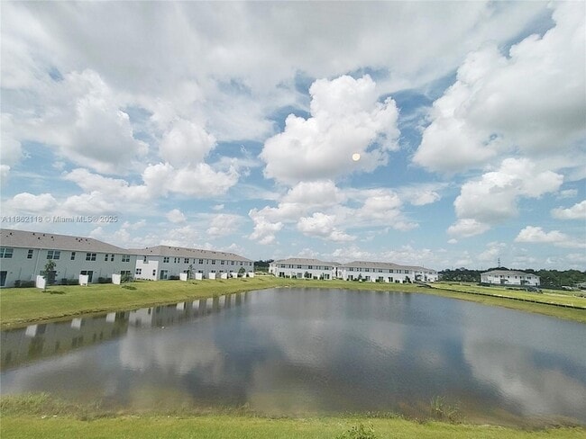 Building Photo - 390 SE Crossoak Ln