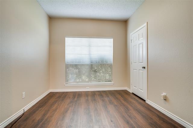 Building Photo - 1802 Elm Creek Dr