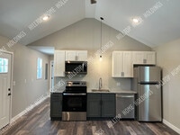 Building Photo - 7 Frazier Oaks Rd