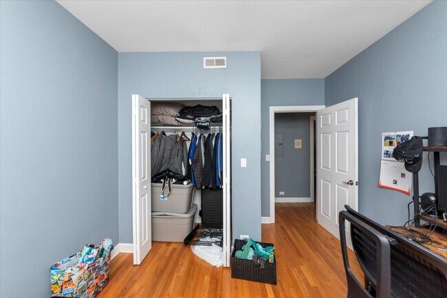 Building Photo - 2 bedroom in Chicago IL 60647