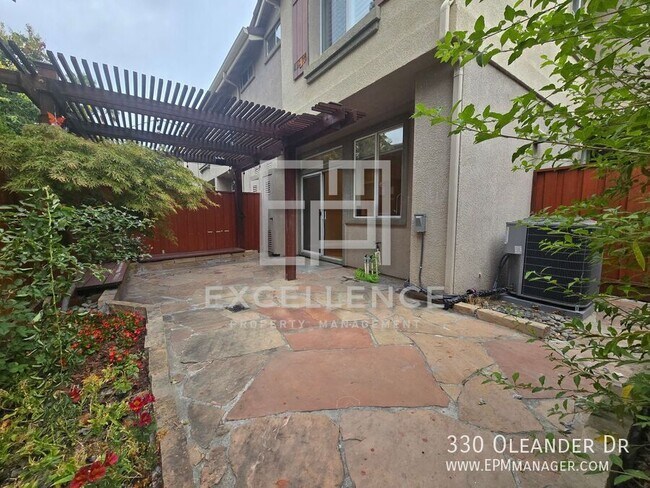Building Photo - 330 Oleander Dr