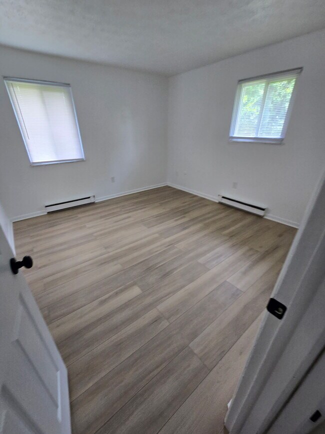 Building Photo - 665 Cherry Hill Dr