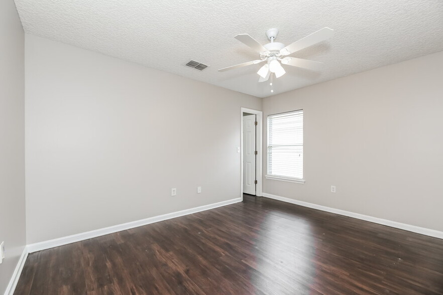 Building Photo - 4016 Leatherwood Dr