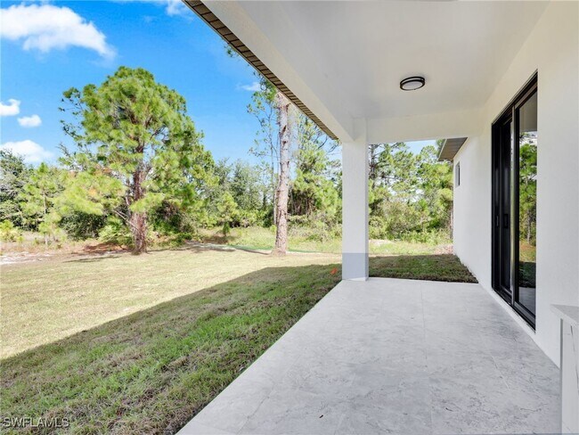 Building Photo - 1119 Earhart St E