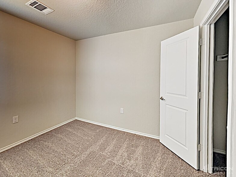 Building Photo - 1410 Putters Edge