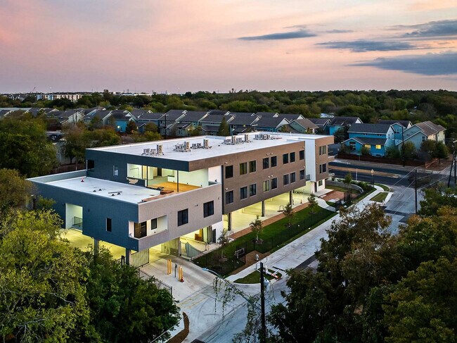 Building Photo - 5515 Humming Bird Ln
