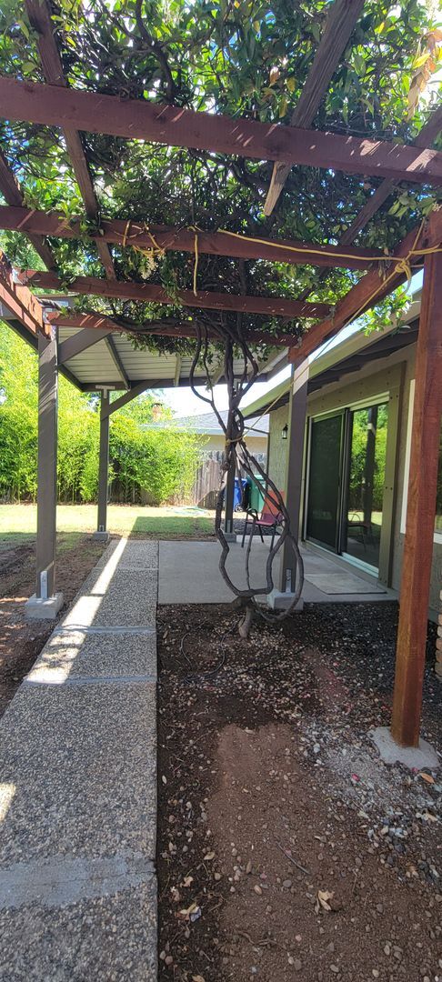 Building Photo - Newly Updated 3 Bdrm 2 Bath House Near Schools and Shopping, Corner of Shasta Pines and Mistletoe