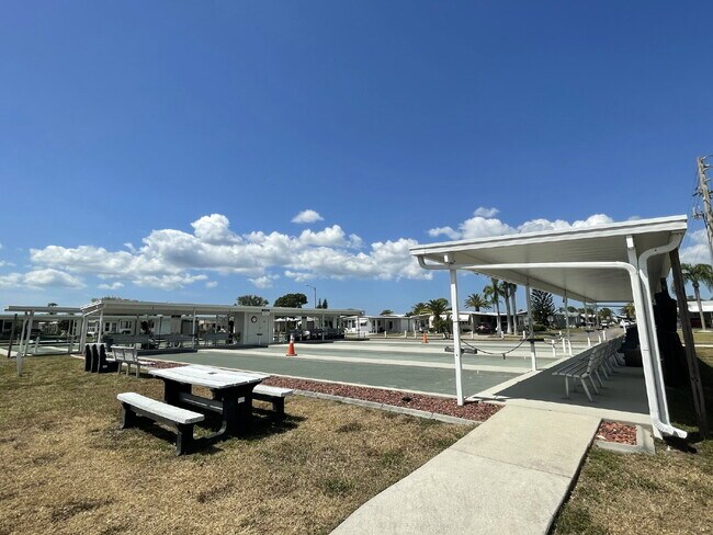 Building Photo - "Charming 2-Bed, 2-Bath Mobile Home Retreat in Harbor Cove!"