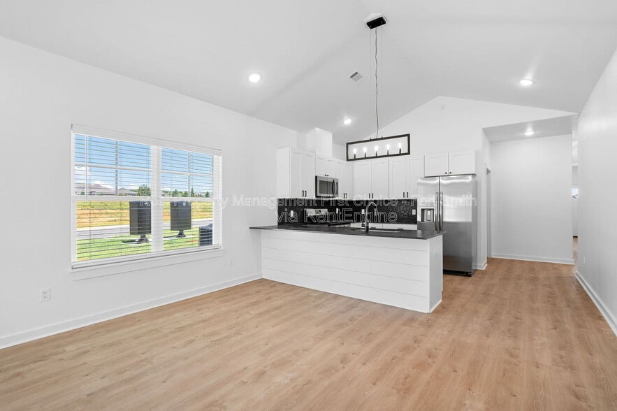 Building Photo - 8701 Cantera Dr