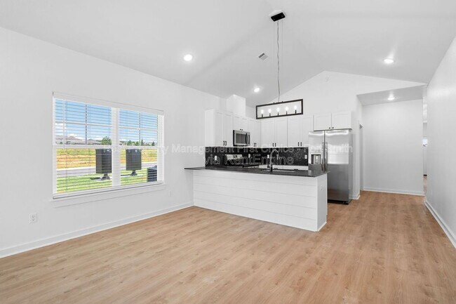 Building Photo - 8701 Cantera Dr