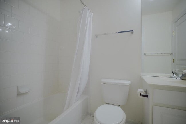 Building Photo - 15 Ridings Way