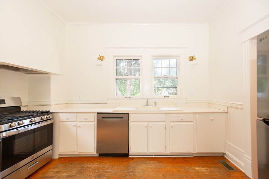 Kitchen - 1014 Shepherd St