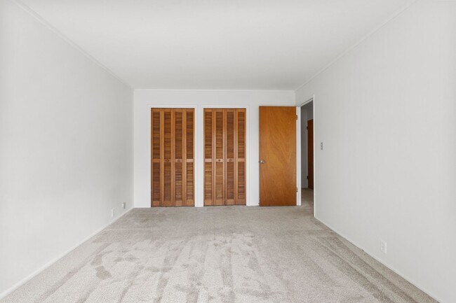 Building Photo - Waterfront living in this Hawaii Kai Marin...