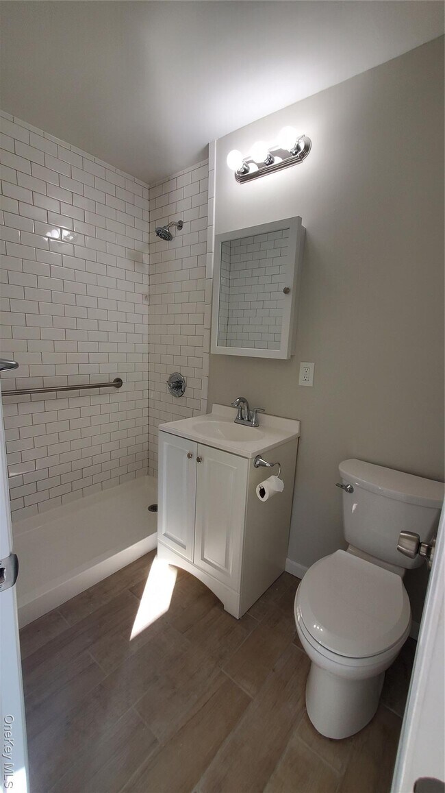 Building Photo - 460 Old Town Rd