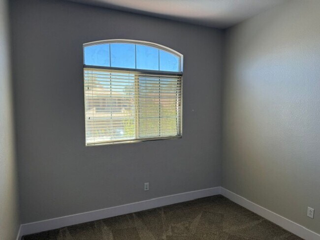 Building Photo - STUNNING & GORGEOUS 4 BED/2.5 BATH POOL HOME IN ELDORADO! *** ONLY $2,599 ***