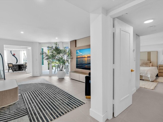 Building Photo - 120 SE 5th Ave