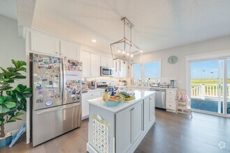 Building Photo - 4 Bed, 4 Bath House on Legends Golf Course...