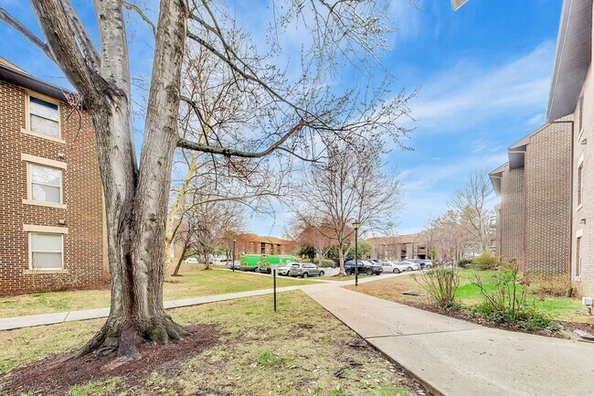 Building Photo - Ground Level Condo in Gaithersburg - 1 bed, 1 bath
