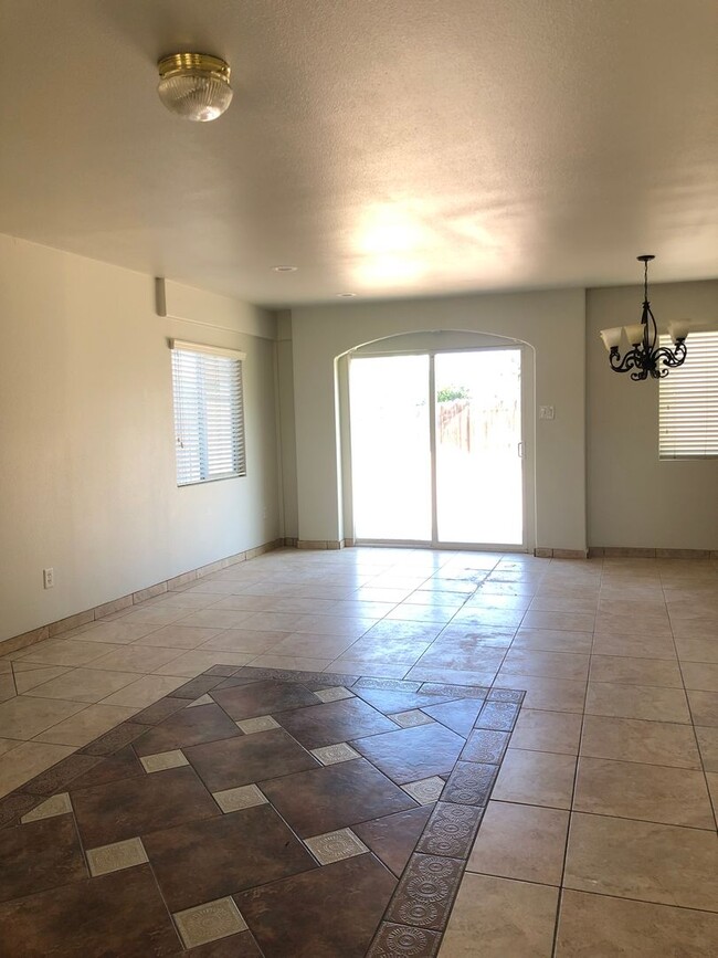 Building Photo - 2 Weeks Free! 4 Bedroom, 2.5 Bathroom Ston...