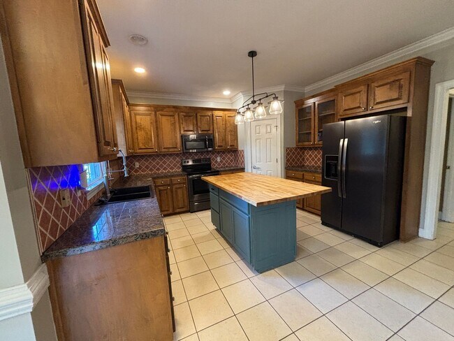 Building Photo - 522 Saint Helene Ct