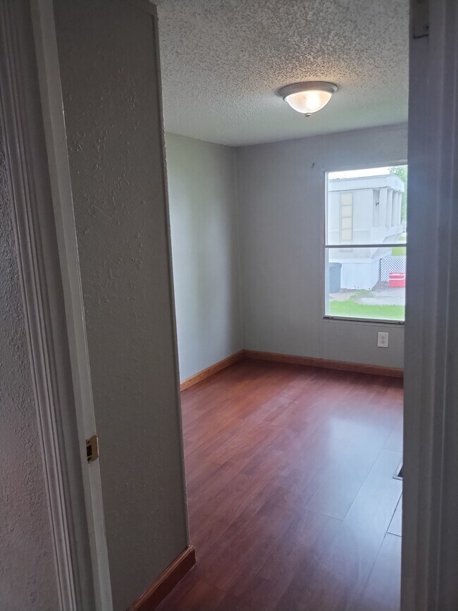 Building Photo - 354 Golden Dale Dr