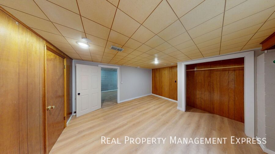 Building Photo - 4 Bedroom, 2 Bathroom Home for Rent in Sioux Falls